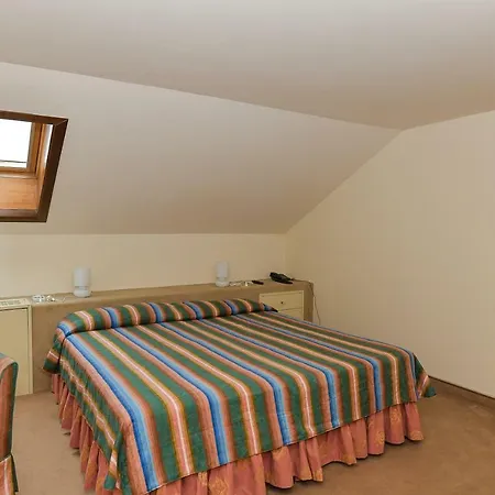 Elite Hotel 4*